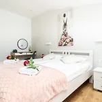 Victus Spacious Apartments In The City Center By Noclegi Renters Appartement *