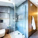 Victus Spacious Apartments In The City Center By Noclegi Renters