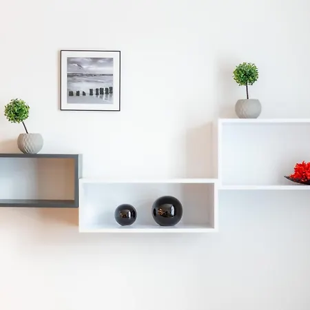 Апартаменти Victus Spacious In The Center By Renters