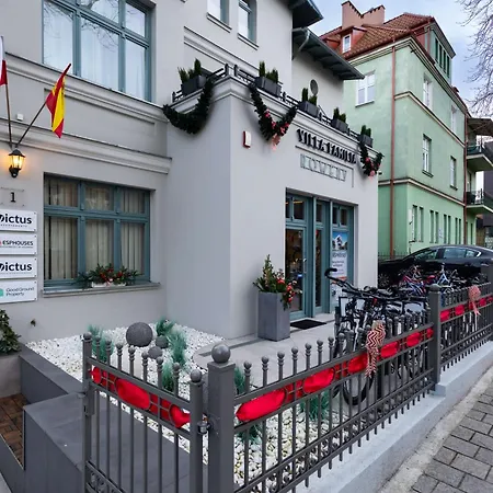 Апартаменти Victus Spacious In The Center By Renters
