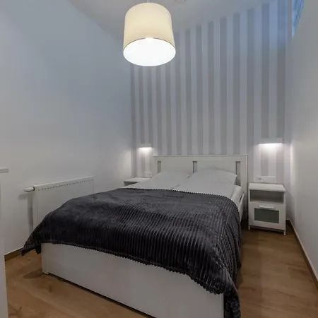 Victus Apartamenty, Victus