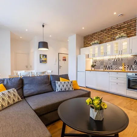 Апартаменти Victus Spacious In The Center By Renters