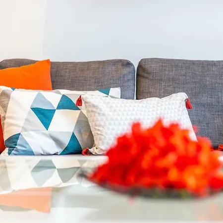 Апартаменти Victus Spacious In The Center By Renters *